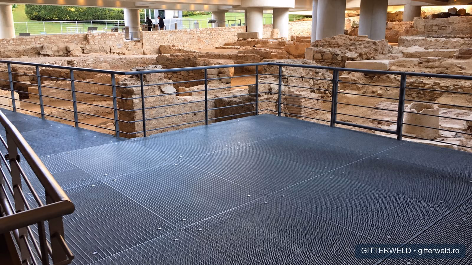 Platformă și pasarelă din grătare metalice zincate într-un proiect GITTERWELD